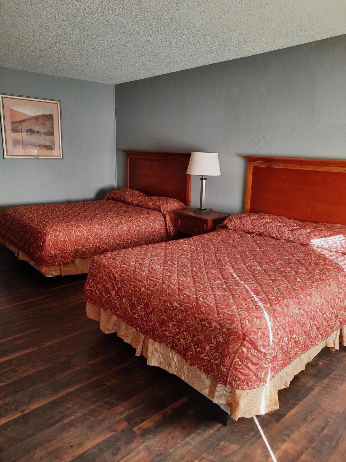 אלק סיטי Hiway Inn Express מראה חיצוני תמונה